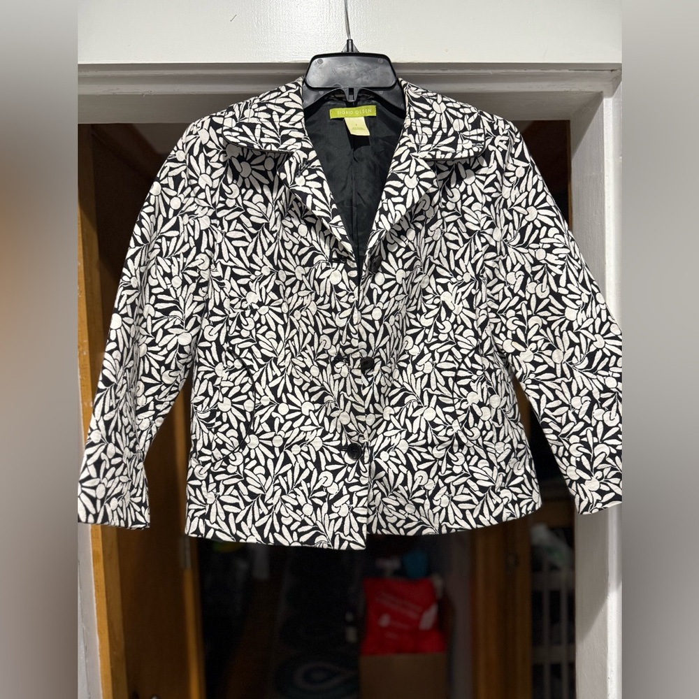 Sigrid Olsen Black and White Blazer with Graphic Pattern